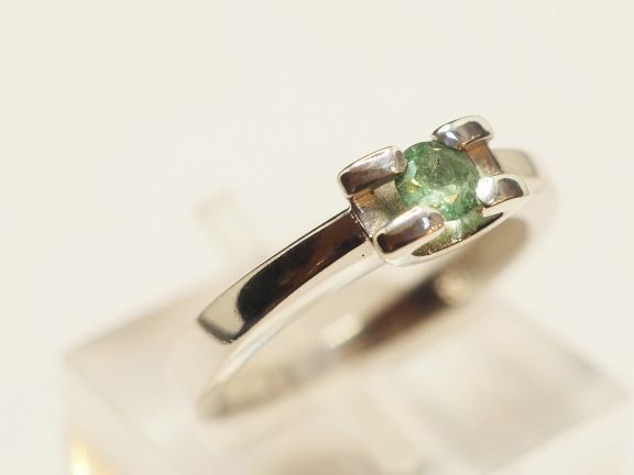 Серебряное кольцо с натуральным бериллом - 220