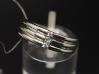 Серебряное кольцо с изумрудом 0.03 карат - 279