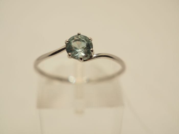 Серебряное кольцо с натуральным бериллом - 239